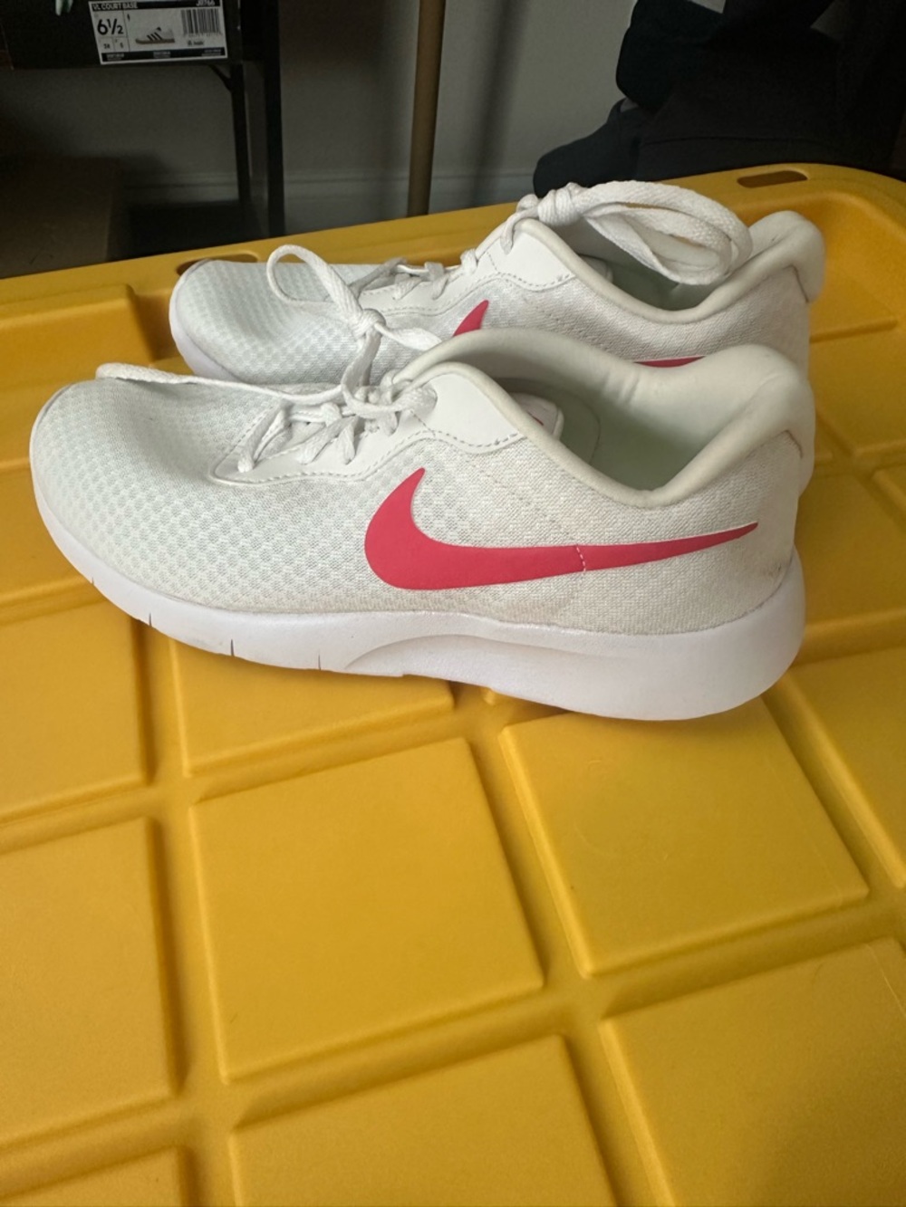 Nike Tanjun Easy Ons White Athletic Sneakers with Pink Swoosh